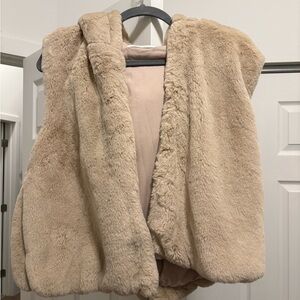 Women's Faux Fur Vest in Cream